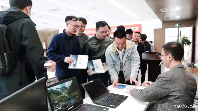 马哥应邀出席华为“加速数字化原生时代，激活四川企业创新发展”专题培训会